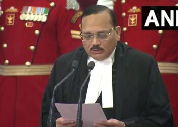 ഇന്ത്യയുടെ-53-ാമത്-ചീഫ്-ജസ്റ്റിസായി-ജസ്റ്റിസ്-സൂര്യകാന്ത്-സത്യപ്രതിജ്ഞ-ചെയ്തു