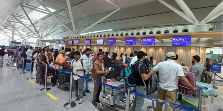 സുരക്ഷാ,-സൈനിക-പ്രവര്‍ത്തനങ്ങള്‍-വഷളാകുമെന്ന്-യുഎസ്-മുന്നറിയിപ്പ്.-വെനിസ്വേലയിലേക്കുള്ള-അന്താരാഷ്ട്ര-വിമാന-സര്‍വീസുകള്‍-വിമാനക്കമ്പനികള്‍-റദ്ദാക്കി