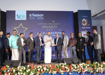 ട്രാവൽ-ഇന്ഡസ്ട്രിയിലെ-മികവിന്-ടാസ്ക്-‘സിനർജി-2025’-സംഗമത്തിൽ-ആദരം:-ലൈഫ്-ടൈം-ട്രാവൽ-എക്‌സലൻസ്-പുരസ്‌കാരം-മന്ത്രി-പി-രാജീവ്-ഡോ.-കെ-വി-അബ്ദുൽ-നാസറിന്-സമ്മാനിച്ചു