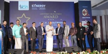 ട്രാവൽ-ഇന്ഡസ്ട്രിയിലെ-മികവിന്-ടാസ്ക്-‘സിനർജി-2025’-സംഗമത്തിൽ-ആദരം:-ലൈഫ്-ടൈം-ട്രാവൽ-എക്‌സലൻസ്-പുരസ്‌കാരം-മന്ത്രി-പി-രാജീവ്-ഡോ.-കെ-വി-അബ്ദുൽ-നാസറിന്-സമ്മാനിച്ചു