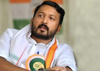  ‘ആദ്യ വിവാഹം അവസാനിച്ചതിന് ശേഷമാണ് രാഹുലിനെ പരിചയപ്പെട്ടത്’: യുവതിയുടെ മൊഴി; ശബ്ദരേഖ തന്റേതെന്ന് ഒടുവിൽ രാഹുൽ സമ്മതിച്ചു