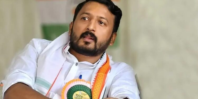  ‘ആദ്യ വിവാഹം അവസാനിച്ചതിന് ശേഷമാണ് രാഹുലിനെ പരിചയപ്പെട്ടത്’: യുവതിയുടെ മൊഴി; ശബ്ദരേഖ തന്റേതെന്ന് ഒടുവിൽ രാഹുൽ സമ്മതിച്ചു