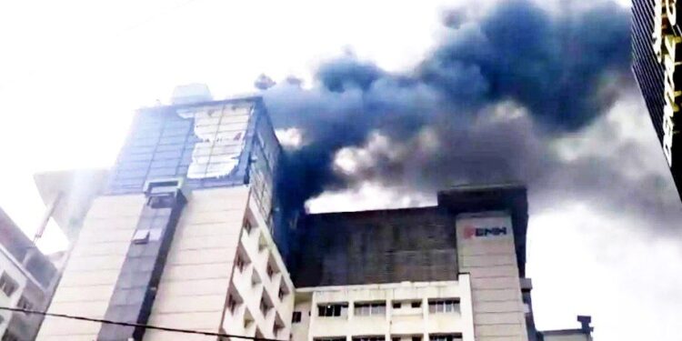 കോഴിക്കോട് ബേബി മെമ്മോറിയൽ ആശുപത്രിയിൽ തീപിടിത്തം: ആളപായമില്ല, സ്ഥിതി നിയന്ത്രണവിധേയം