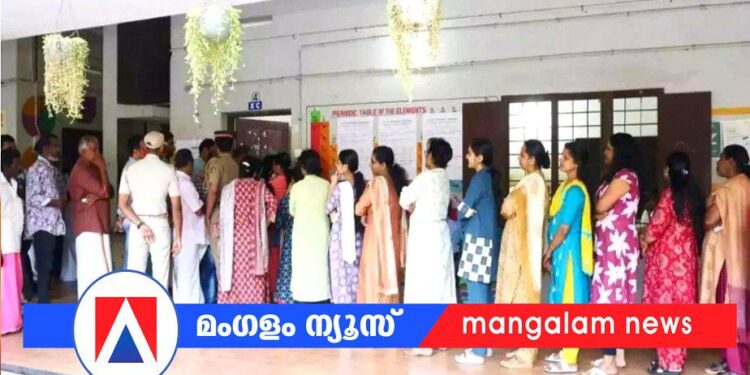 തദ്ദേശ തെരഞ്ഞെടുപ്പ്: ബൂത്തുകളിൽ വോട്ടർമാരുടെ നീണ്ട നിര; ഉച്ചയോടെ പോളിങ് 50 ശതമാനത്തിലേക്ക്