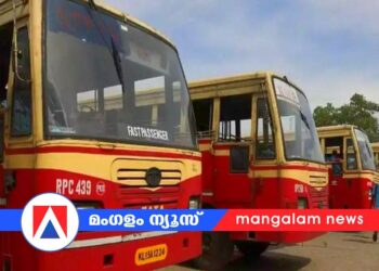 രാത്രി യാത്ര ചെയ്ത വിദ്യാർത്ഥിനികളെ ആവശ്യപ്പെട്ട സ്റ്റോപ്പിൽ ഇറക്കാതിരുന്ന കെഎസ്ആർടിസി കണ്ടക്ടറെ സർവീസിൽ നിന്ന് നീക്കി