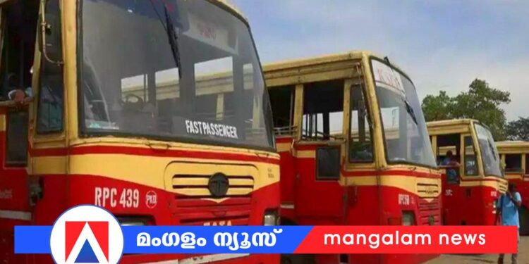 രാത്രി യാത്ര ചെയ്ത വിദ്യാർത്ഥിനികളെ ആവശ്യപ്പെട്ട സ്റ്റോപ്പിൽ ഇറക്കാതിരുന്ന കെഎസ്ആർടിസി കണ്ടക്ടറെ സർവീസിൽ നിന്ന് നീക്കി