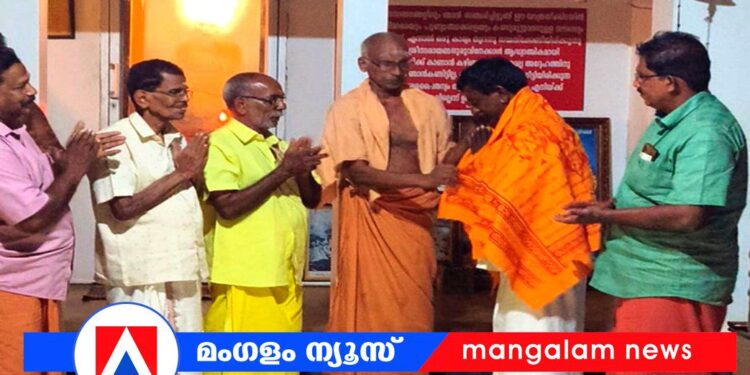 ഒക്കൽ ശ്രീ നാരായണ ധർമ്മ പ്രചാരണ സഭ സെക്രട്ടറി എം വി ബാബുവിനെ ആദരിച്ചു
