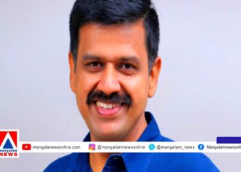 ‘റെജി ലൂക്കോസ് ബി.ജെ.പിയിലേക്ക് പോയത് ഡെപ്യൂട്ടേഷനിലാണോ?’; പിണറായിയെയും ബി.ജെ.പിയെയും ലക്ഷ്യമിട്ട് സന്ദീപ് വാര്യർ