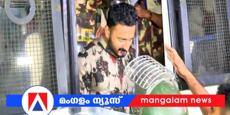 തിരുവല്ലയിലെ ഹോട്ടലിൽ വന്ന കാര്യം സമ്മതിച്ച് രാഹുൽ മാങ്കൂട്ടത്തിൽ; ലാപ്ടോപ്പിനായി വടകരയിലേക്കും അന്വേഷണം