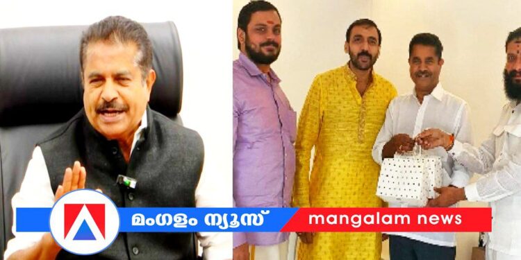 ‘അത് ഈന്തപ്പഴമായിരുന്നു, മോഷ്ടിച്ച പങ്കല്ല’; പോറ്റിക്കൊപ്പമുള്ള ചിത്രത്തിൽ വിശദീകരണവുമായി അടൂർ പ്രകാശ്