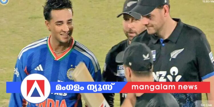 ‘അടുത്ത കളിയിൽ ഈ ബാറ്റ് ഒന്ന് തരുമോ?’; അഭിഷേകിന്റെ വെടിക്കെട്ട് കണ്ട് അത്ഭുതപ്പെട്ട് കിവീസ് താരങ്ങൾ