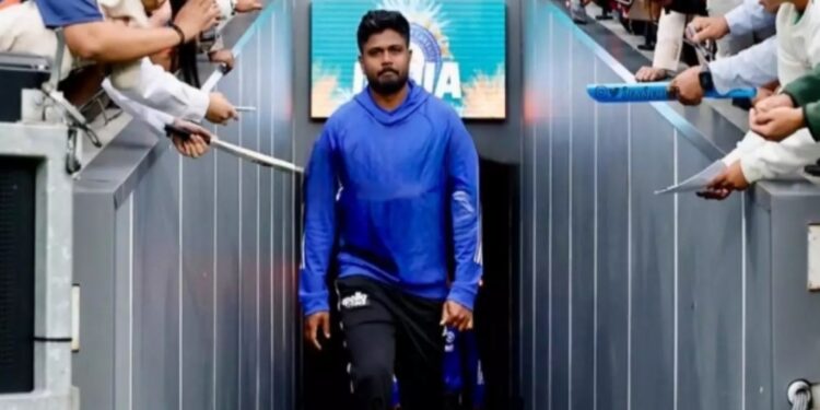 ‘സഞ്ജു ഇനി ബെഞ്ചിലിരിക്കട്ടെ, ലോകകപ്പിൽ റിസ്കെടുക്കാനാവില്ല’; സാംസണെതിരെ ആഞ്ഞടിച്ച് സുനിൽ ഗവാസ്കർ