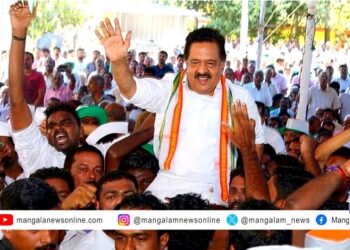 പുത്തരിക്കണ്ടത്ത് ‘ചെന്നിത്തല’ തരംഗം; പുതുയുഗ യാത്രയുടെ സമാപനം ആവേശക്കടലായി